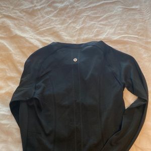 Lululemon black long sleeve swiftly tech